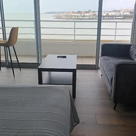 Apartment Renove Avec Grande Terrasse Et Garage A - Fr-1-494-184 Royan